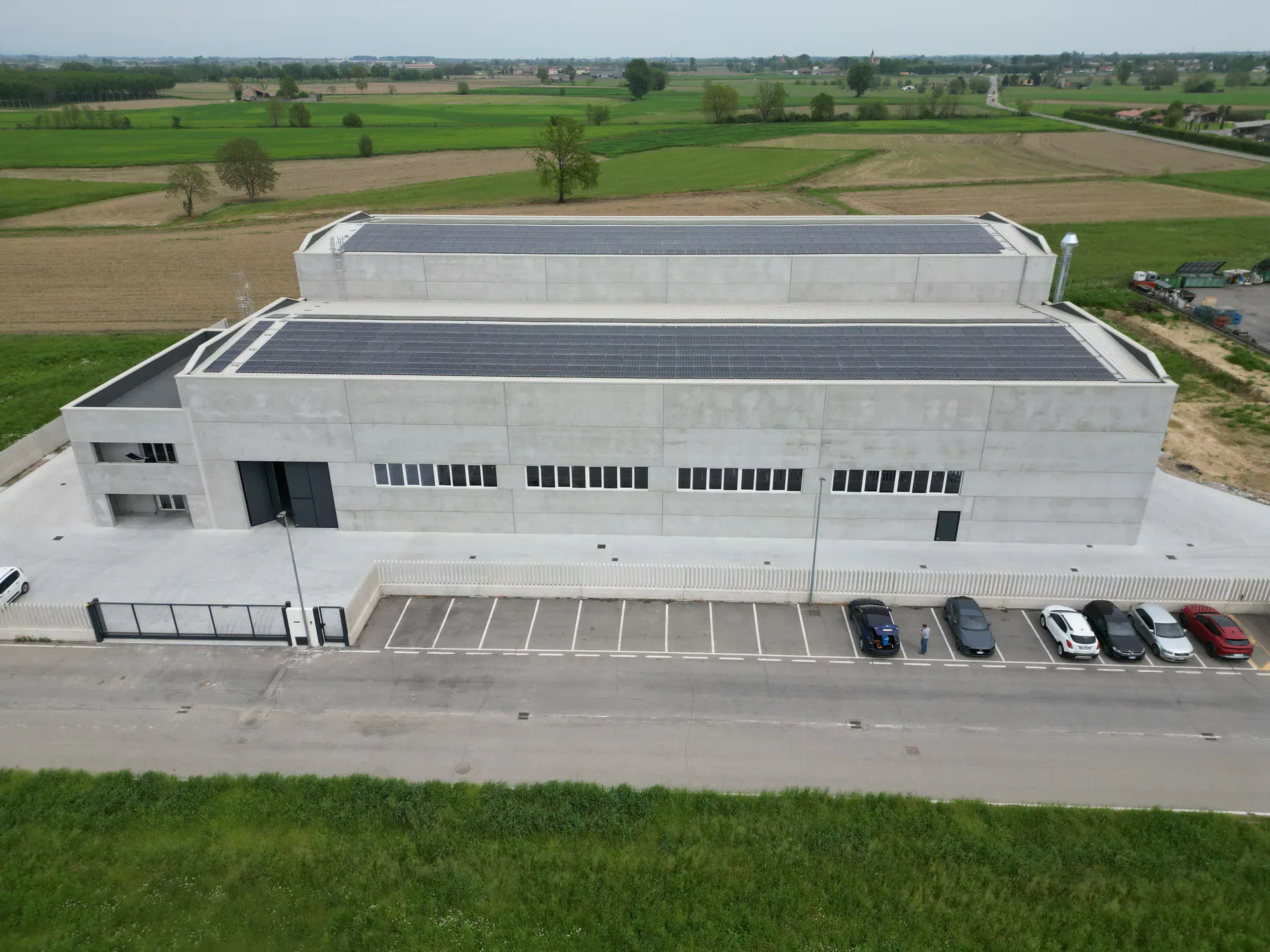 IMPIANTO FOTOVOLTAICO INDUSTRIALE DA 300,14 KW
